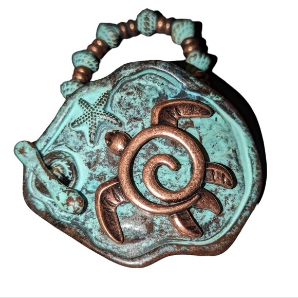 Sea Turtle Bracelet - metal patina look with gold resin sea turtle 🐢 - Picture 6 of 14